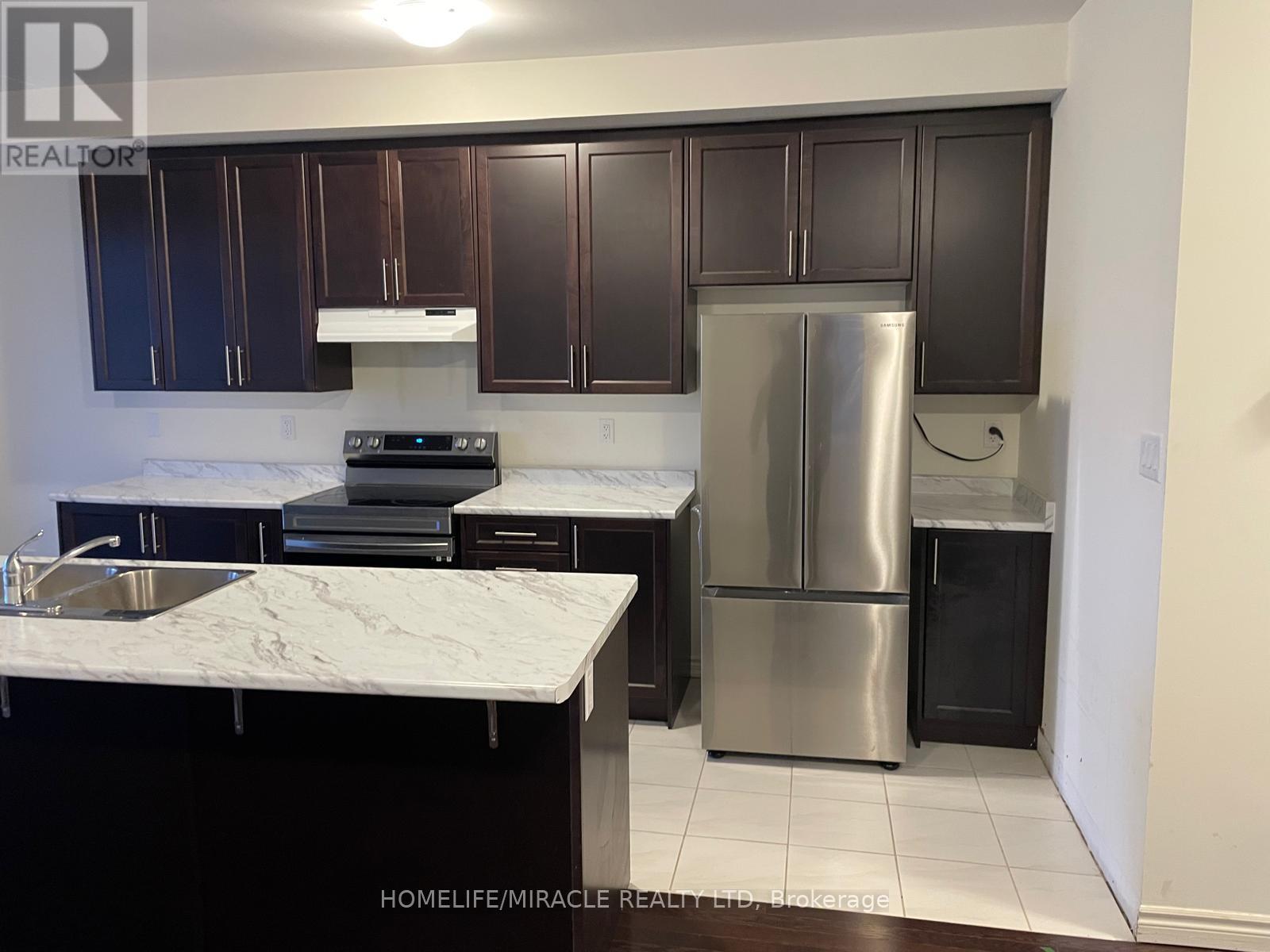 78 Donald Ficht Crescent, Brampton, Ontario  L7A 5H7 - Photo 3 - W12772634