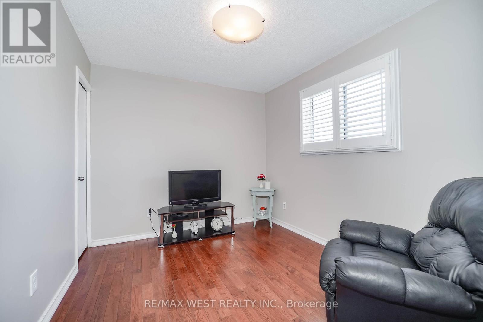 401 Laurentian Avenue, Mississauga, Ontario  L4Z 2J4 - Photo 10 - W12772650