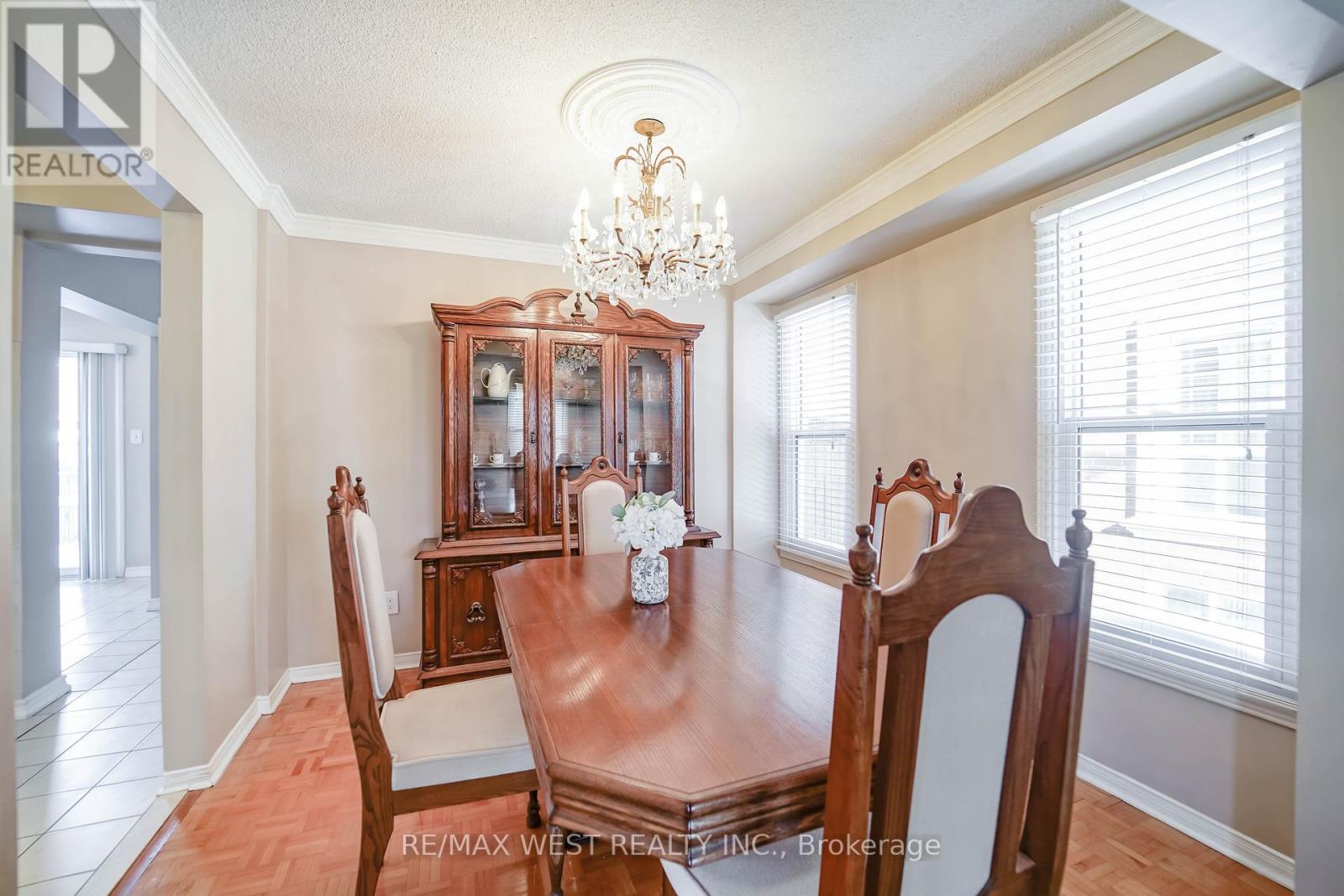401 Laurentian Avenue, Mississauga, Ontario  L4Z 2J4 - Photo 3 - W12772650