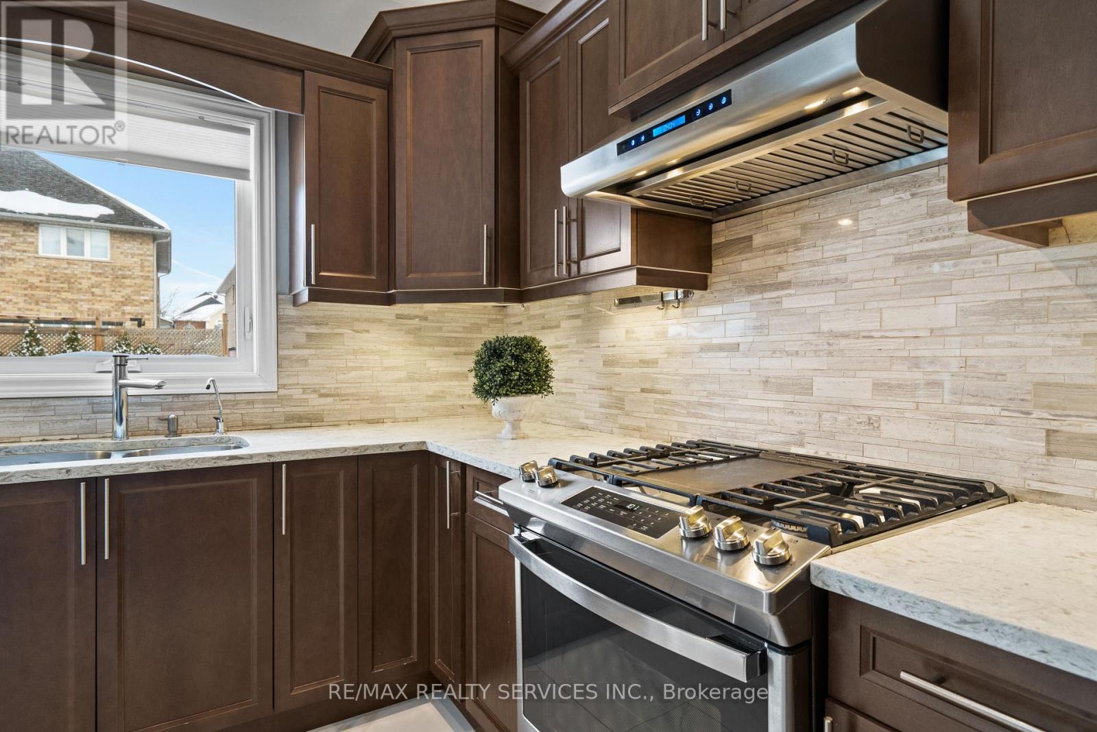 1321 Inglehart Drive, Burlington, Ontario  L7M 4Z3 - Photo 13 - W12772678