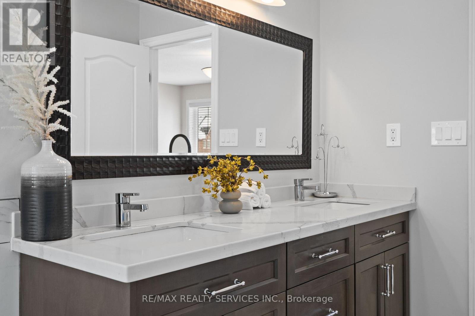 1321 Inglehart Drive, Burlington, Ontario  L7M 4Z3 - Photo 27 - W12772678