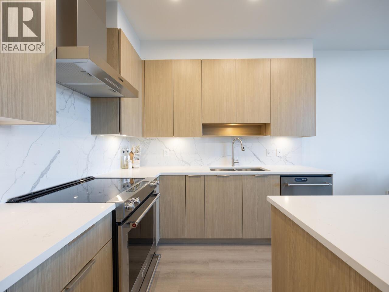 Listing Picture 8 of 32 : 406 7799 17TH STREET, Burnaby / 本拿比 - 魯藝地產 Yvonne Lu Group - MLS Medallion Club Member