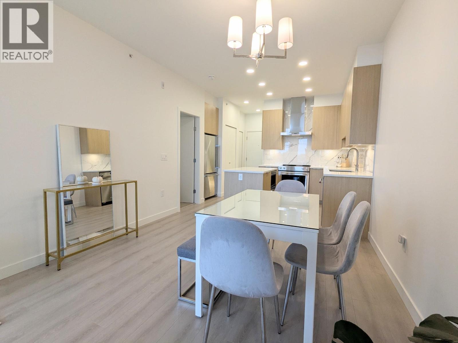 Listing Picture 11 of 32 : 406 7799 17TH STREET, Burnaby / 本拿比 - 魯藝地產 Yvonne Lu Group - MLS Medallion Club Member