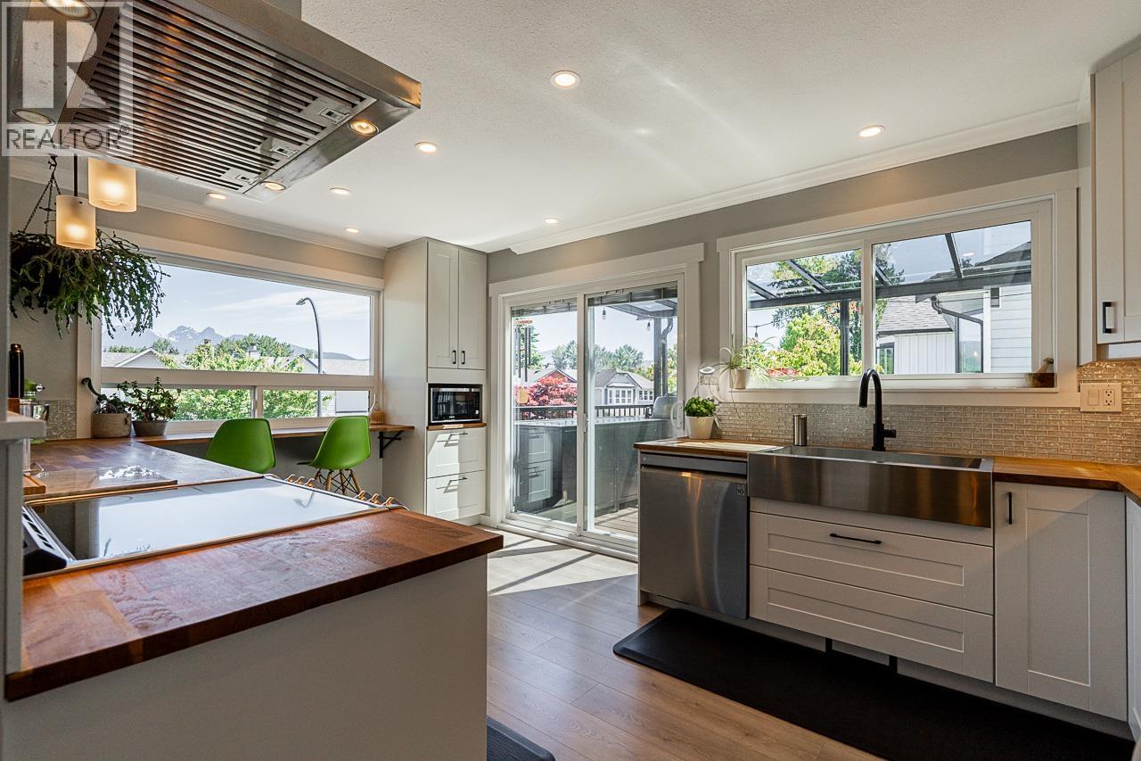 22534 Kendrick Loop, Maple Ridge, British Columbia  V2X 9W4 - Photo 7 - R3087783