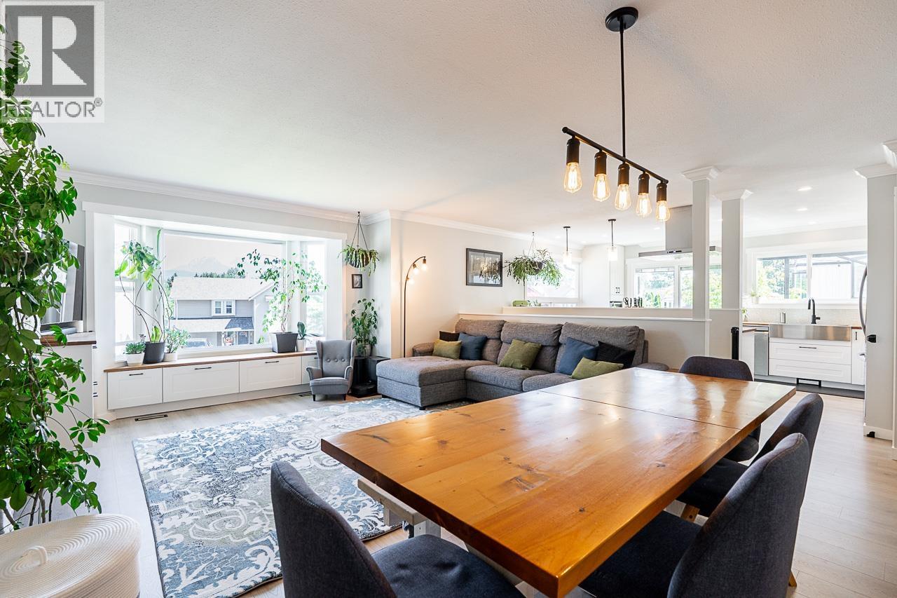 22534 Kendrick Loop, Maple Ridge, British Columbia  V2X 9W4 - Photo 3 - R3087783