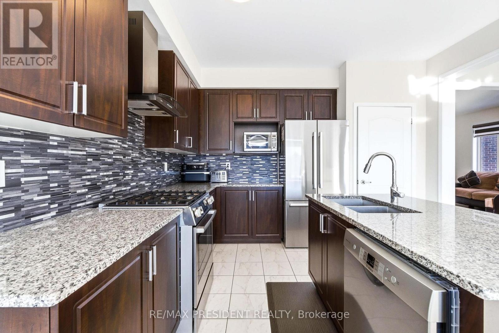 12 Midhurst Heights, Hamilton (Stoney Creek), Ontario  L8J 0K9 - Photo 17 - X12772582