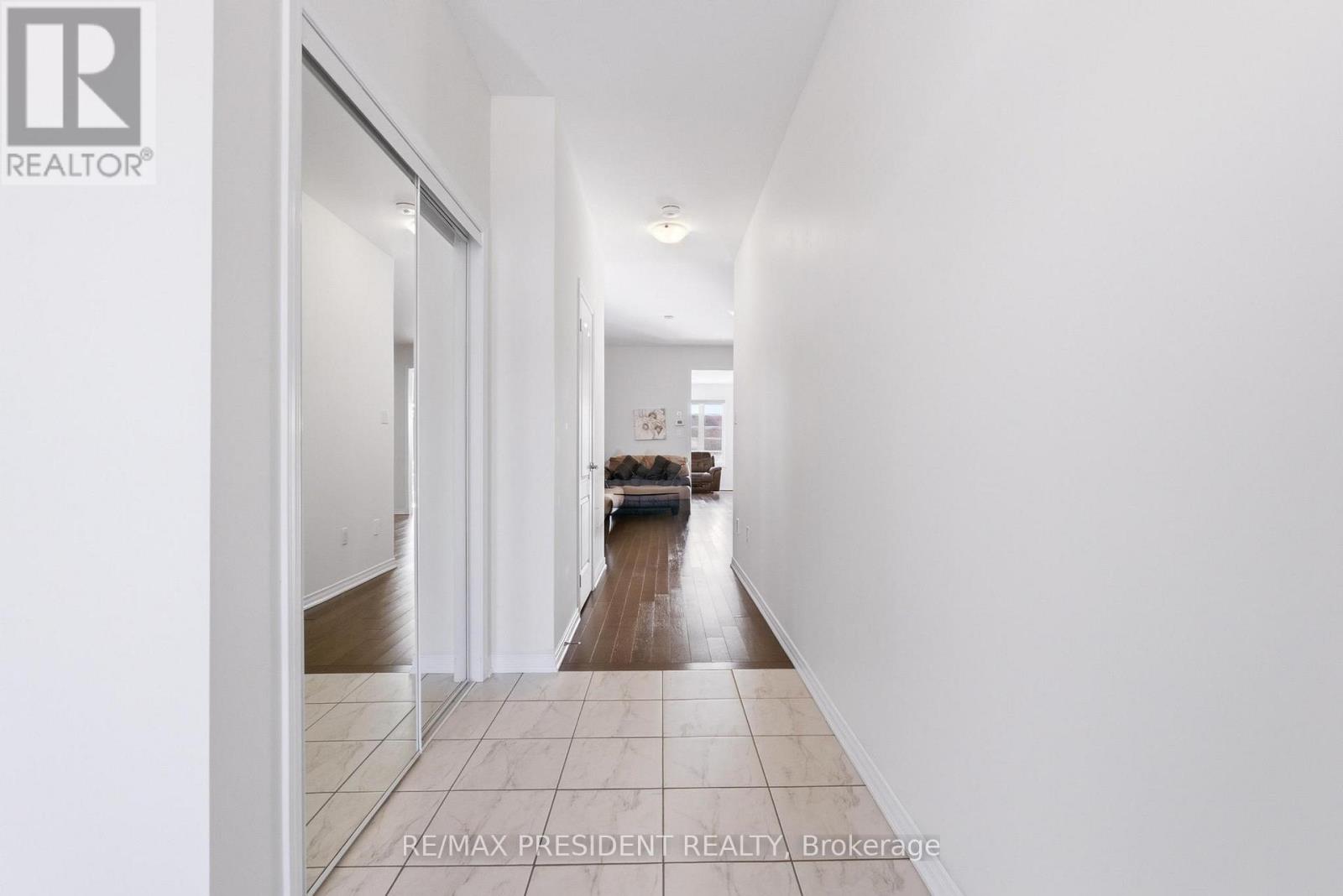 12 Midhurst Heights, Hamilton (Stoney Creek), Ontario  L8J 0K9 - Photo 5 - X12772582