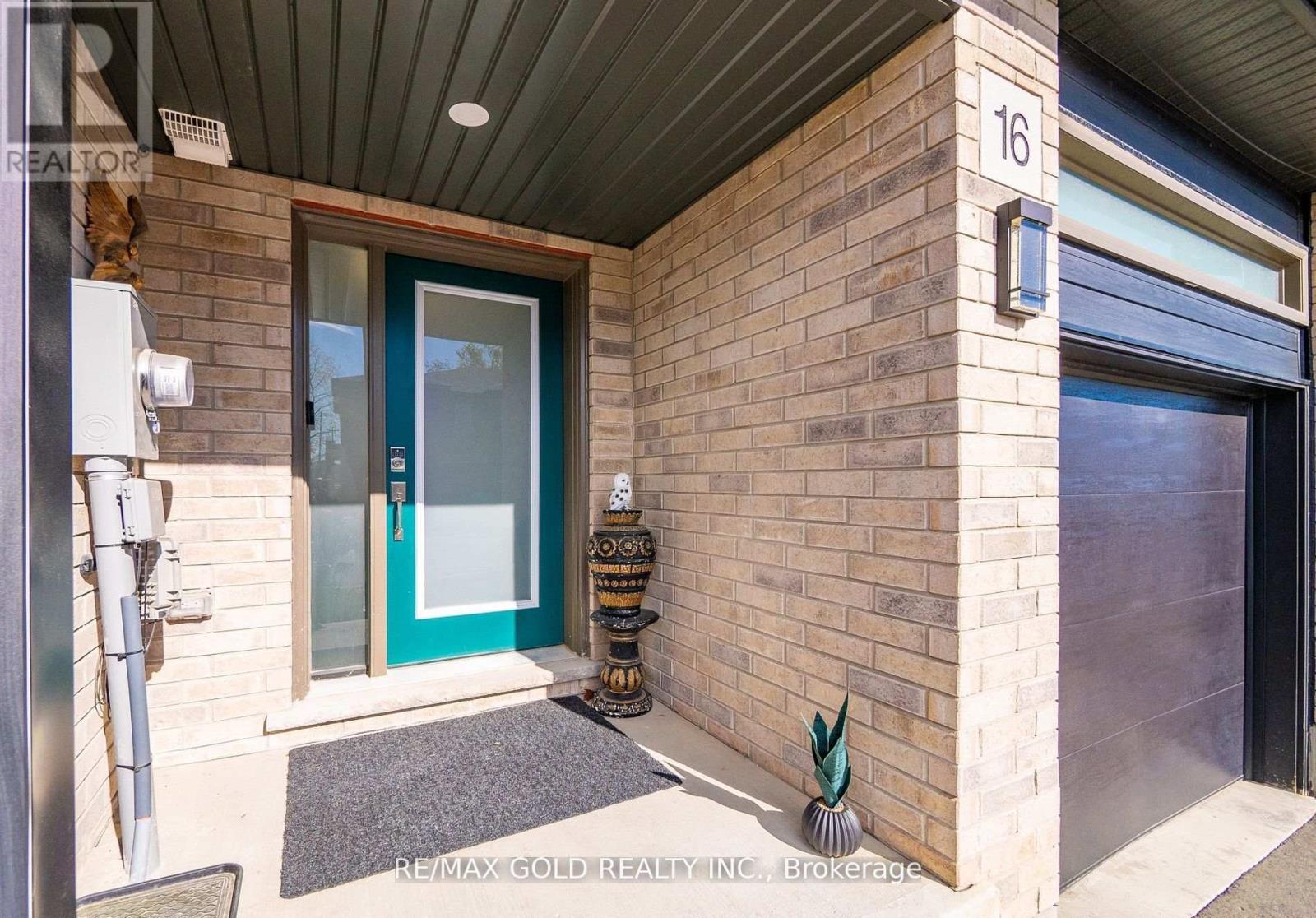 16 Roper Place, Kitchener, Ontario  N2R 1R2 - Photo 2 - X12772646