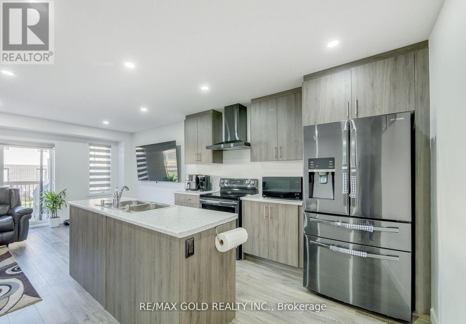 16 Roper Place, Kitchener, Ontario  N2R 1R2 - Photo 7 - X12772646