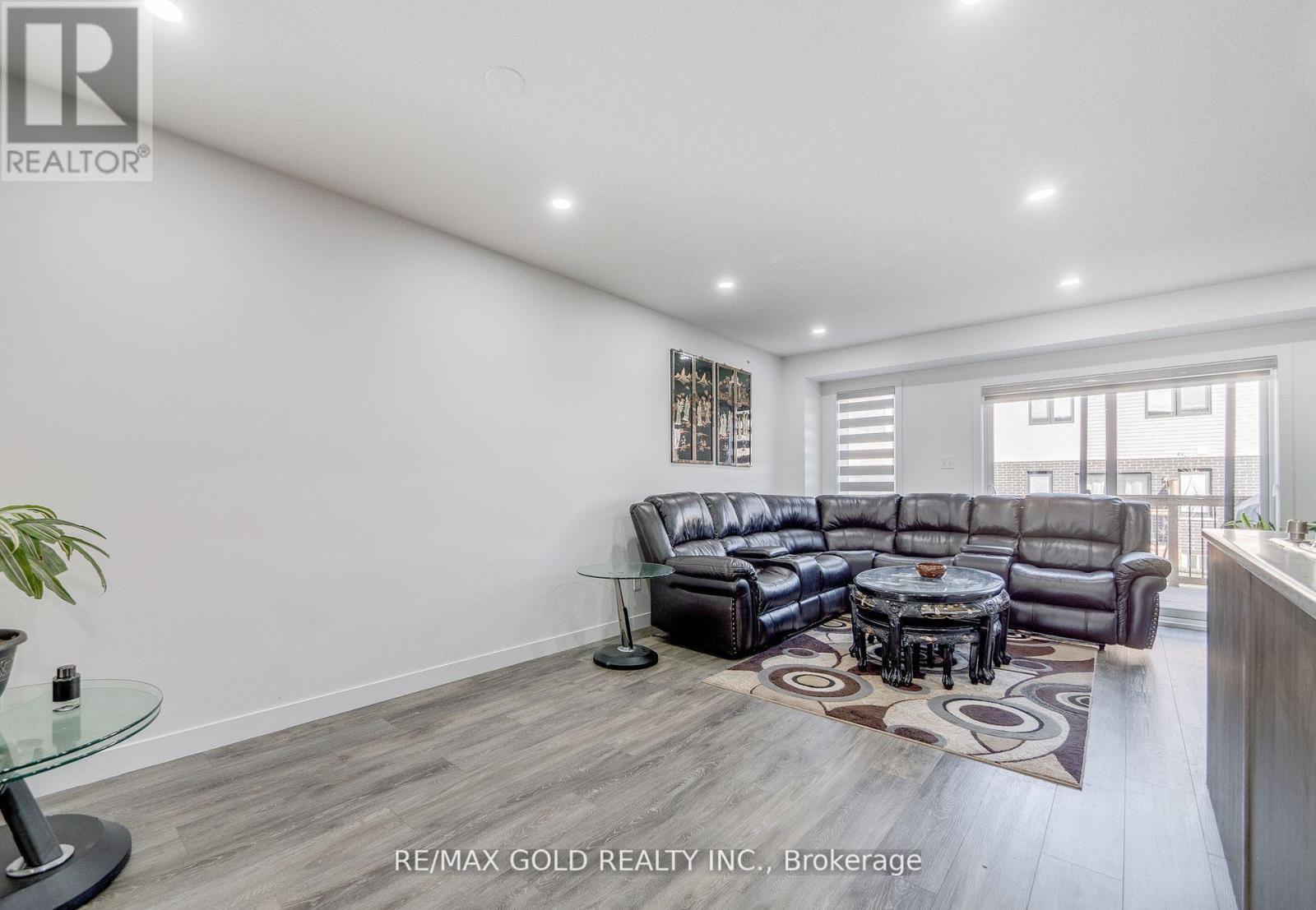 16 Roper Place, Kitchener, Ontario  N2R 1R2 - Photo 8 - X12772646