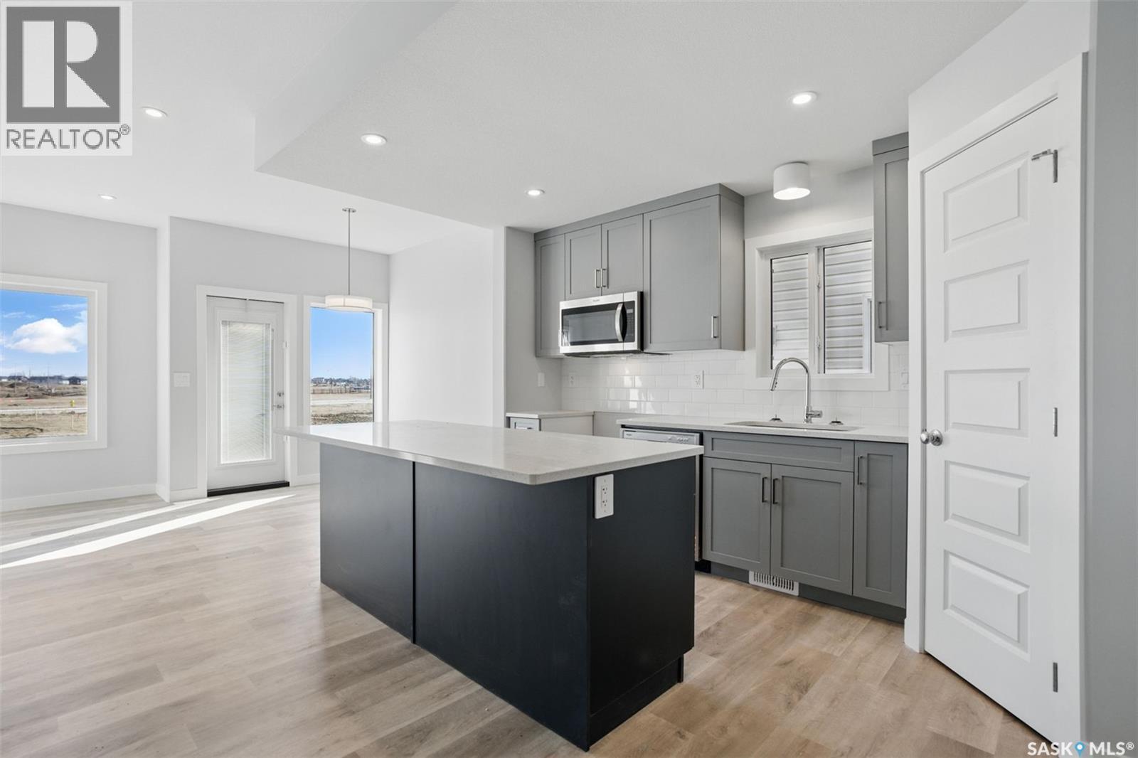 222 Antonini Court, Saskatoon, Saskatchewan  S7L 7P2 - Photo 3 - SK028165