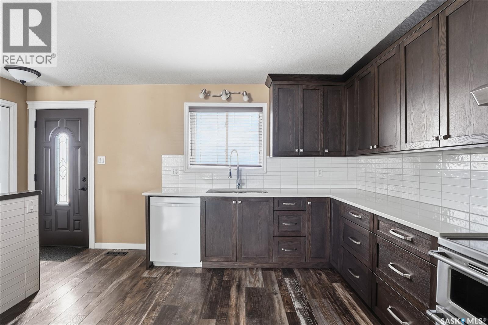 49 4th Avenue N, Martensville, Saskatchewan  S0K 2T2 - Photo 10 - SK028151