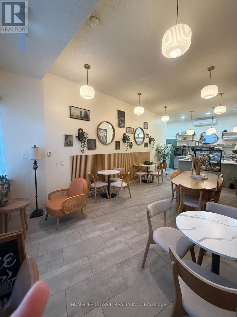 1420 Dundas Street W, Toronto, Ontario  M6J 1Y5 - Photo 3 - C12755068