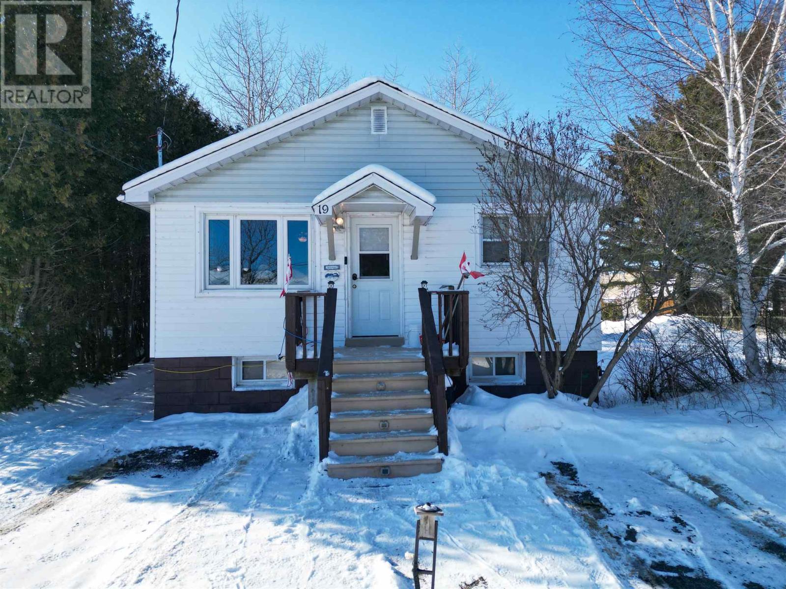 19 Lachore St, Blind River, Ontario  P0R 1B0 - Photo 3 - SM260252