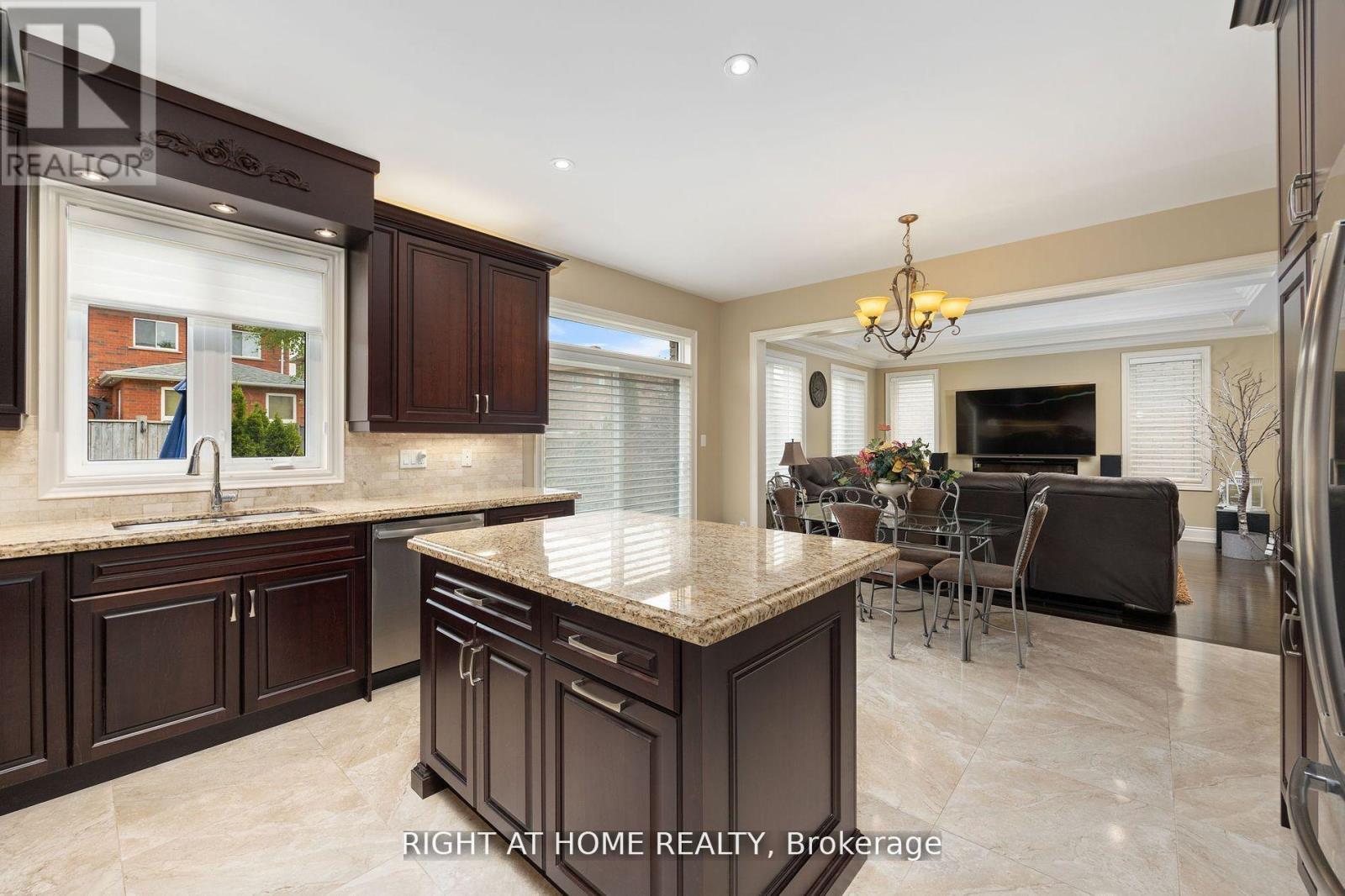 25 Charterhouse Drive N, Whitby, Ontario  L1R 3R8 - Photo 10 - E12772702