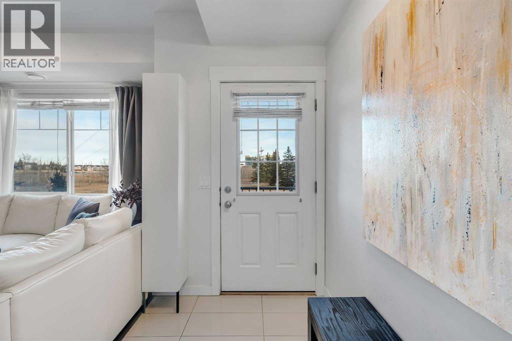 6, 59 West Coach Manor Sw, Calgary, Alberta  T3H 1R7 - Photo 4 - A2284349