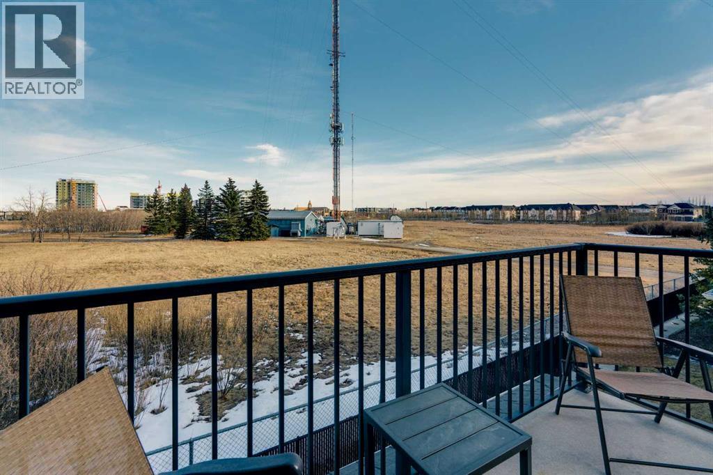 6, 59 West Coach Manor Sw, Calgary, Alberta  T3H 1R7 - Photo 2 - A2284349