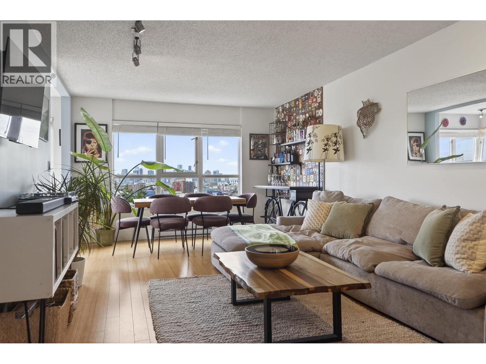 Listing Picture 12 of 38 : 803 1833 FRANCES STREET, Vancouver / 溫哥華 - 魯藝地產 Yvonne Lu Group - MLS Medallion Club Member