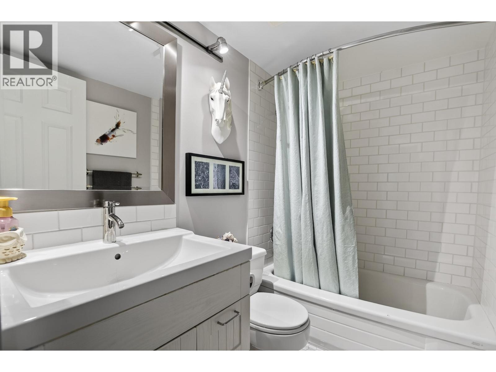 Listing Picture 30 of 38 : 803 1833 FRANCES STREET, Vancouver / 溫哥華 - 魯藝地產 Yvonne Lu Group - MLS Medallion Club Member