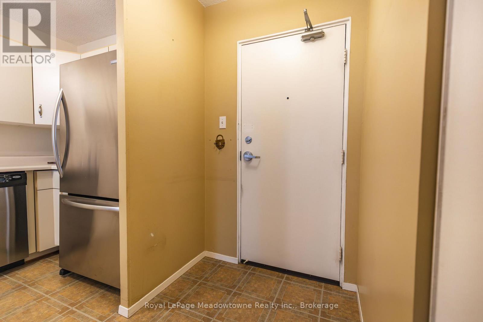 605 - 81 Millside Drive, Milton, Ontario  L9T 3X4 - Photo 5 - W12772874