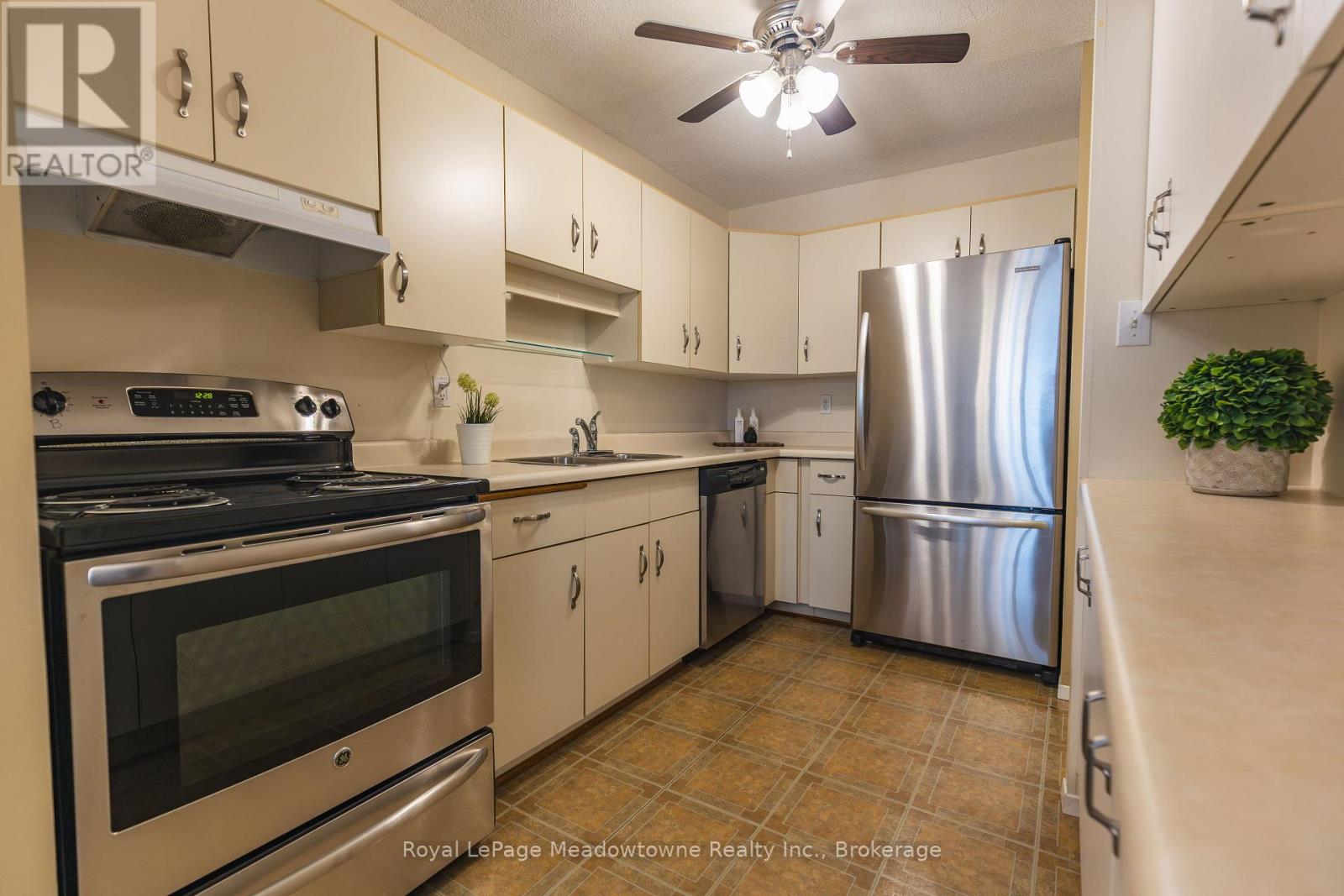 605 - 81 Millside Drive, Milton, Ontario  L9T 3X4 - Photo 7 - W12772874