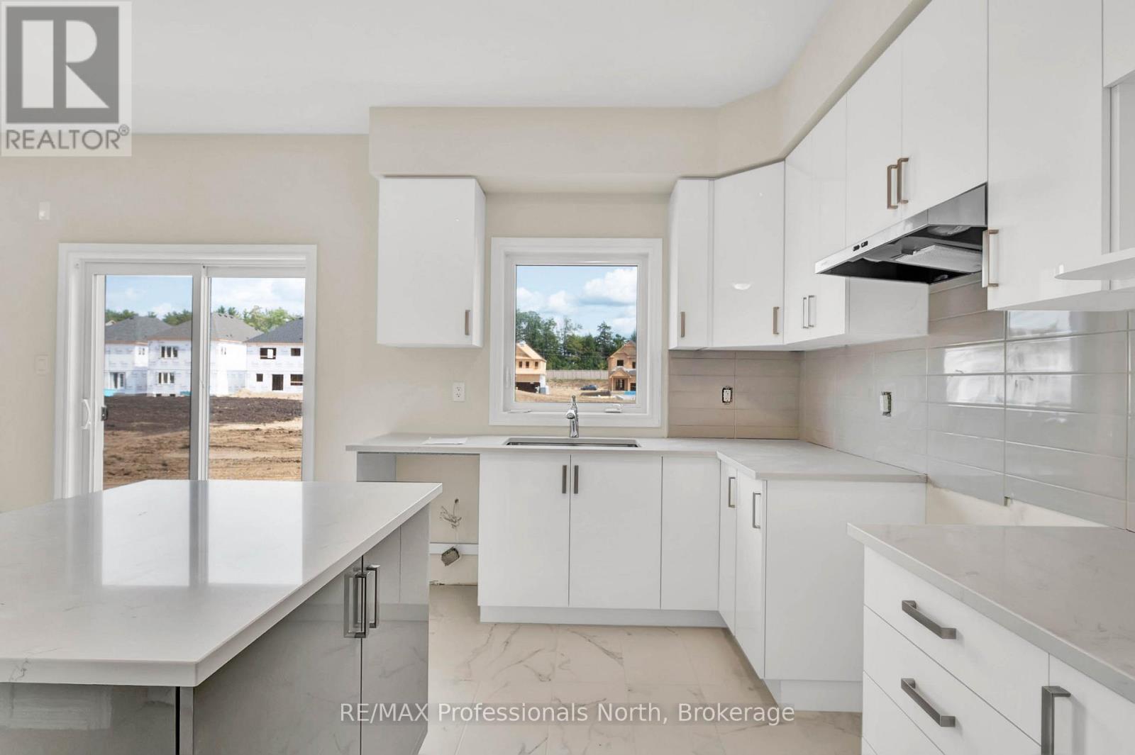 230 Beechwood Forest Lane, Gravenhurst, Ontario  P1P 0H8 - Photo 10 - X12767036