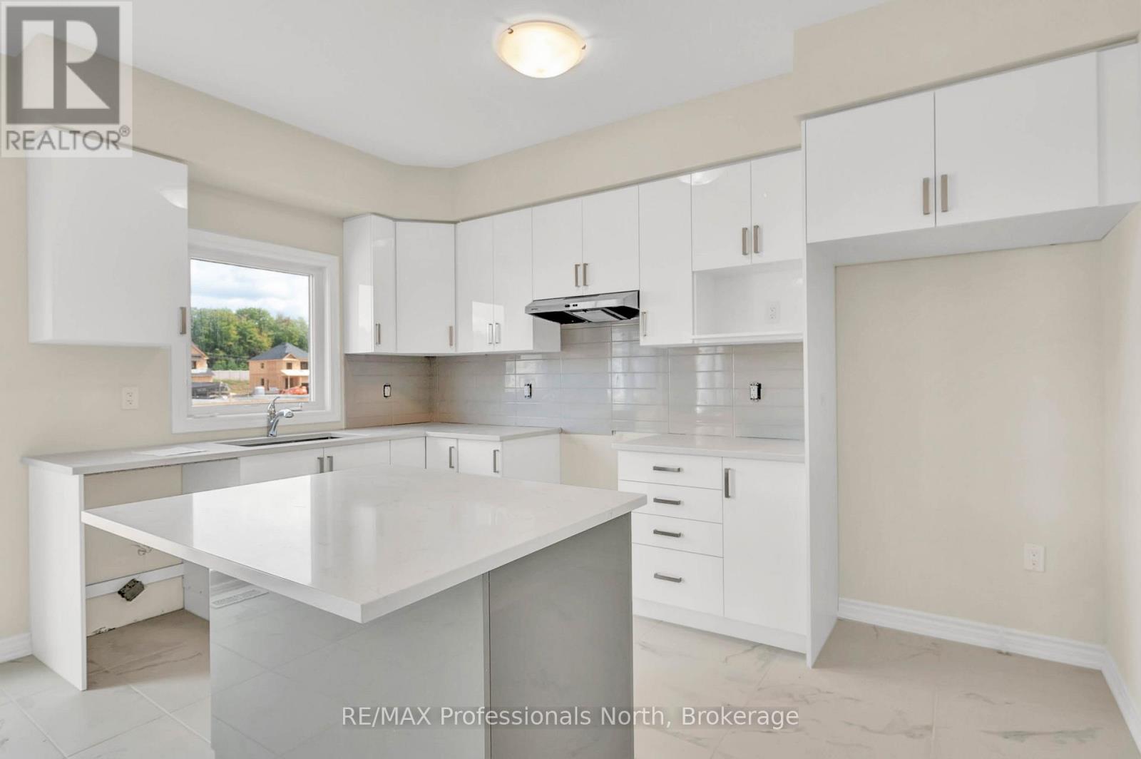 230 Beechwood Forest Lane, Gravenhurst, Ontario  P1P 0H8 - Photo 9 - X12767036