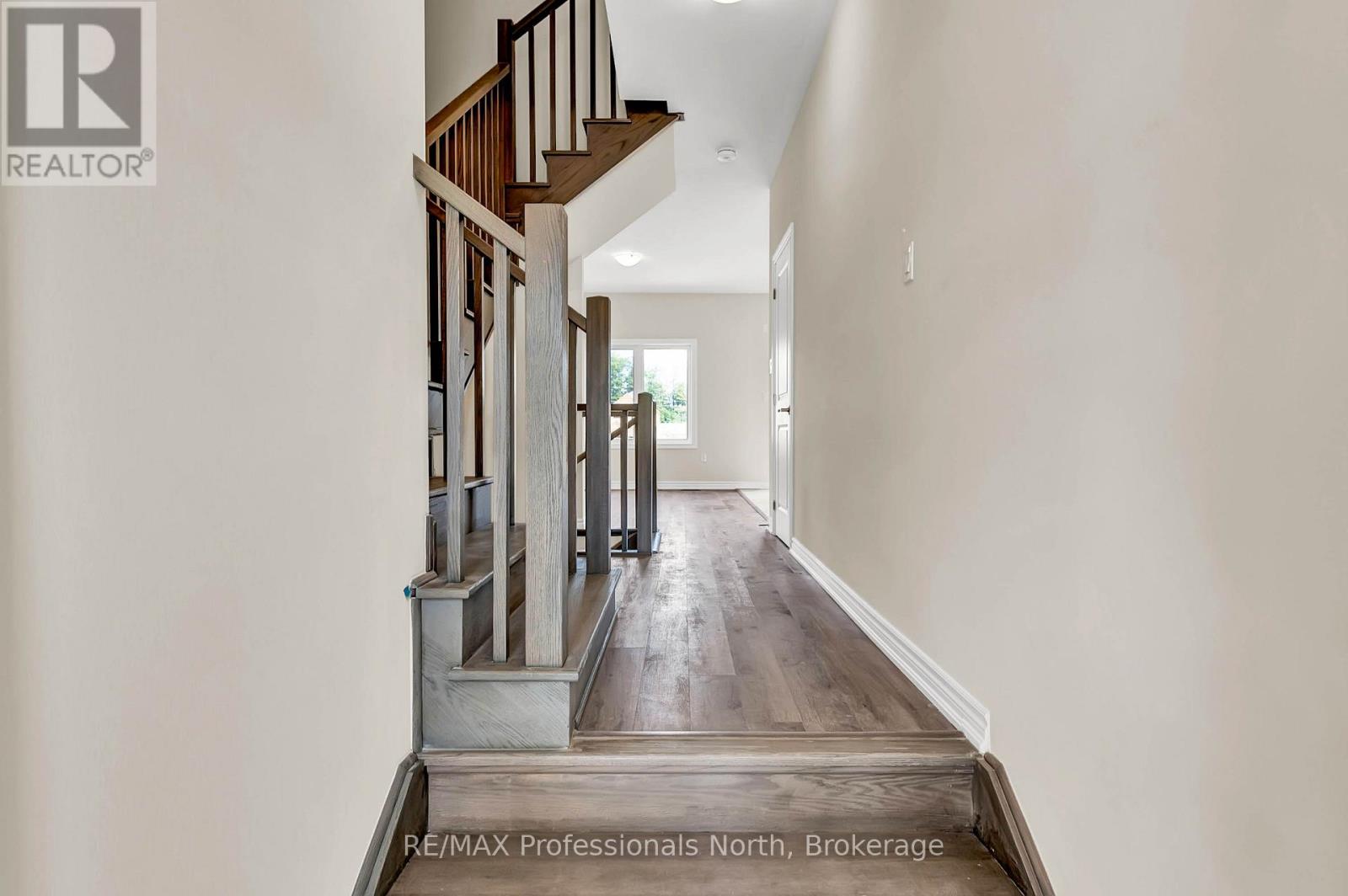 230 Beechwood Forest Lane, Gravenhurst, Ontario  P1P 0H8 - Photo 3 - X12767036