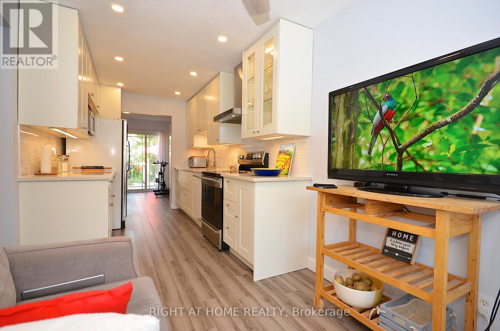 77 Winchester Drive, Ottawa, Ontario  K2L 2R3 - Photo 5 - X12772680