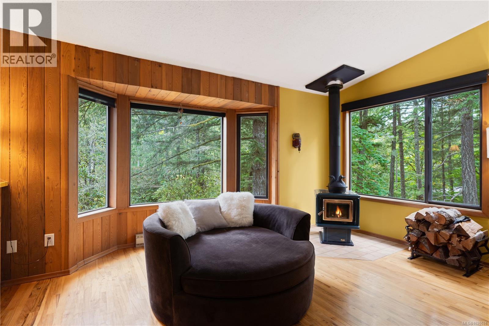 100 Viaduct Ave W, Saanich, British Columbia  V9E 1J3 - Photo 4 - 1025531