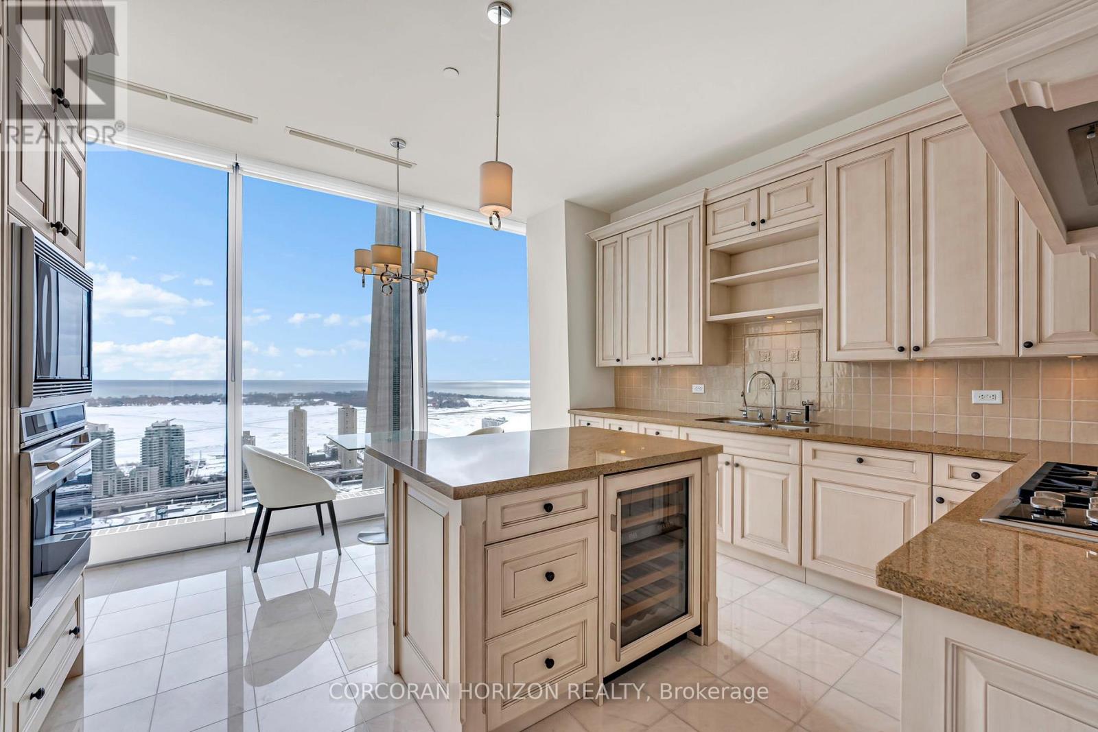 3505 - 183 Wellington Street W, Toronto (Waterfront Communities), Ontario  M5V 0A1 - Photo 18 - C12772792