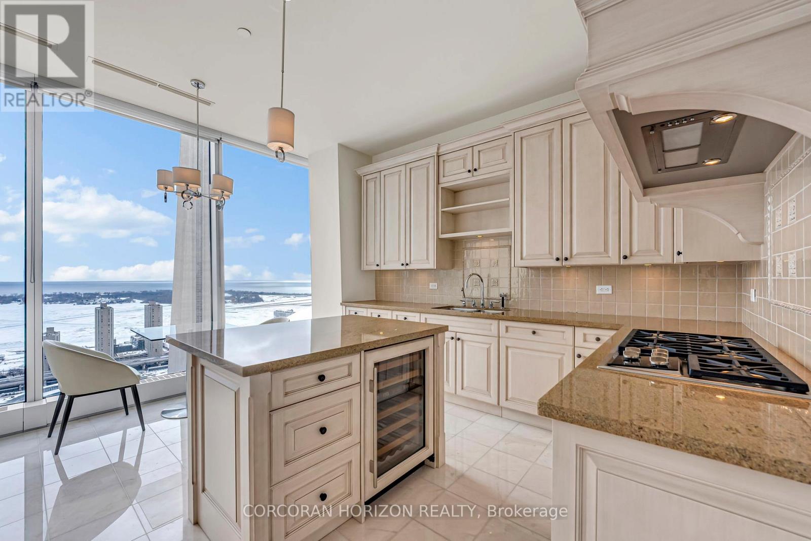 3505 - 183 Wellington Street W, Toronto (Waterfront Communities), Ontario  M5V 0A1 - Photo 19 - C12772792