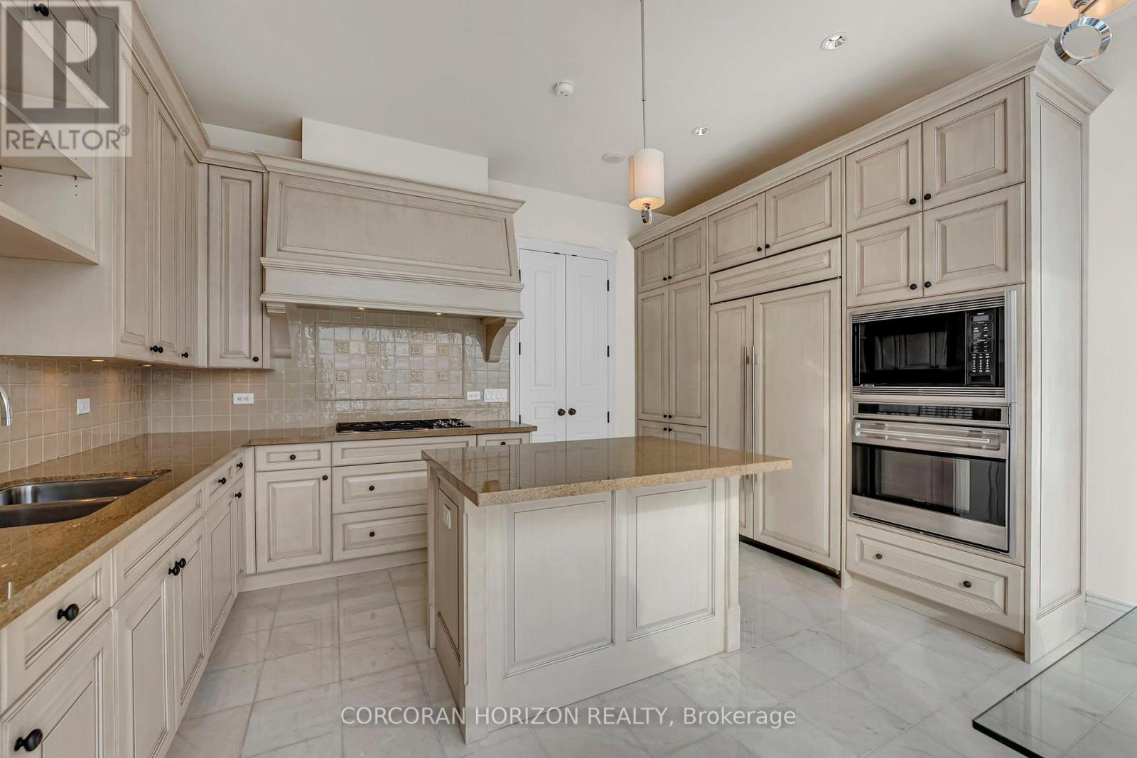 3505 - 183 Wellington Street W, Toronto (Waterfront Communities), Ontario  M5V 0A1 - Photo 24 - C12772792