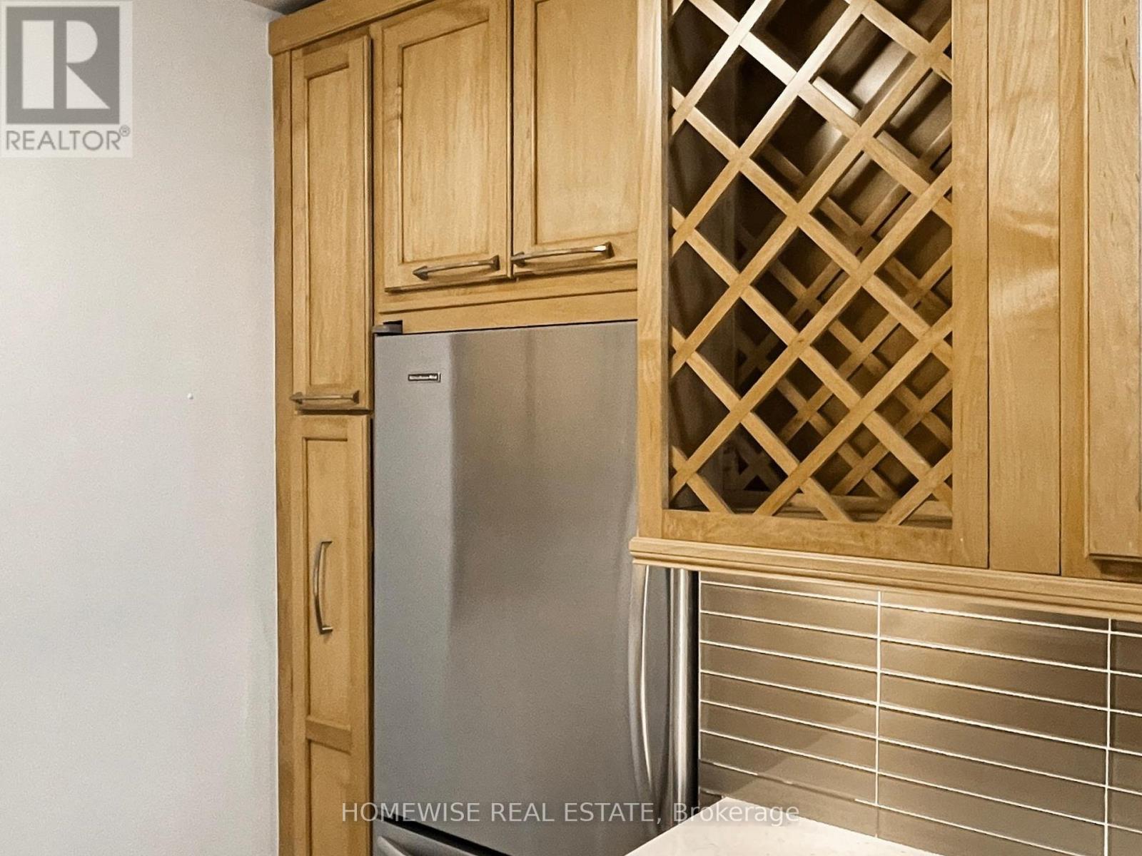 401 - 22 Shallmar Boulevard, Toronto, Ontario  M5N 2Z8 - Photo 17 - C12772806