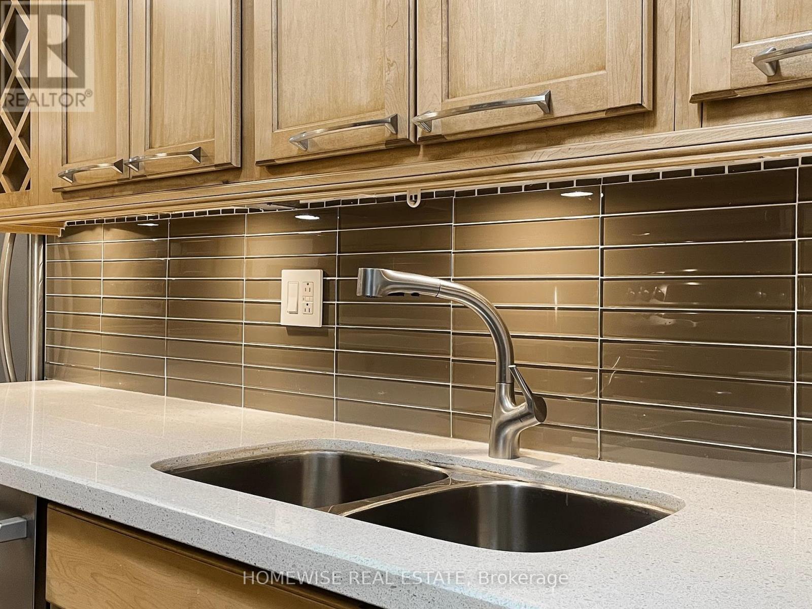 401 - 22 Shallmar Boulevard, Toronto, Ontario  M5N 2Z8 - Photo 18 - C12772806