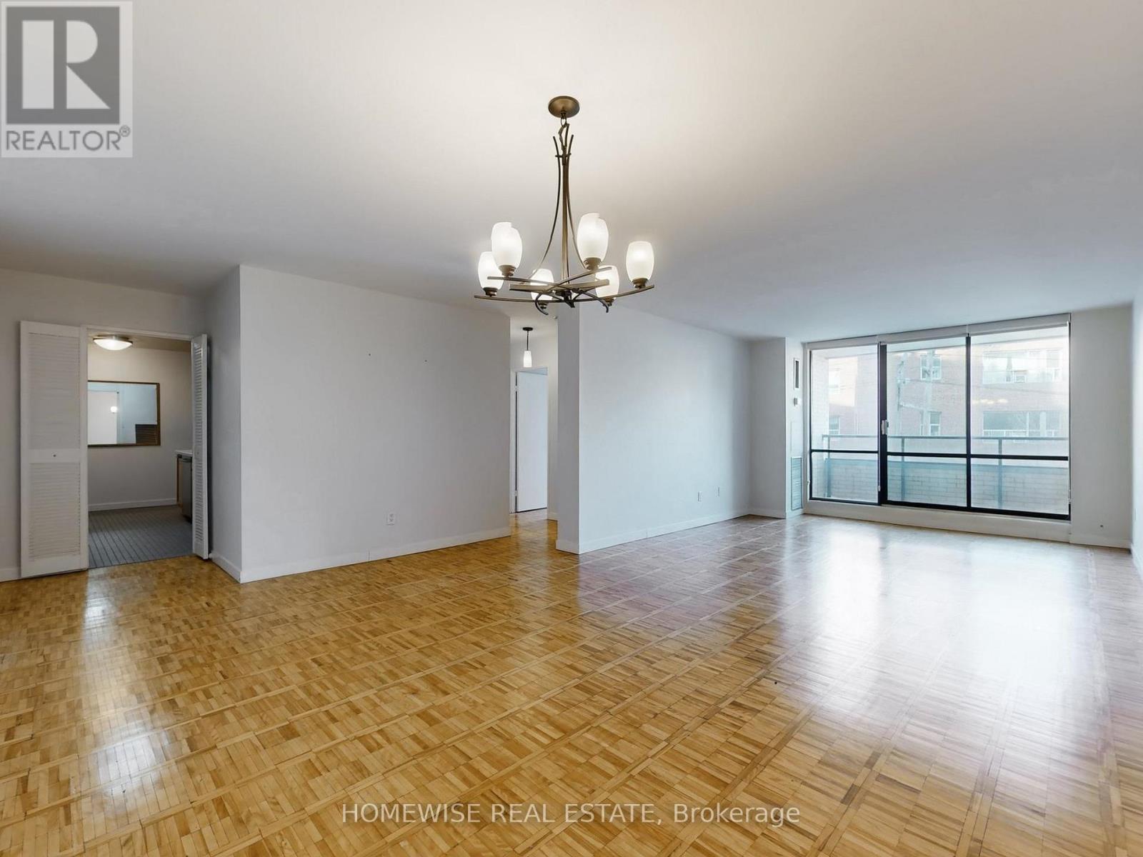 401 - 22 Shallmar Boulevard, Toronto, Ontario  M5N 2Z8 - Photo 5 - C12772806