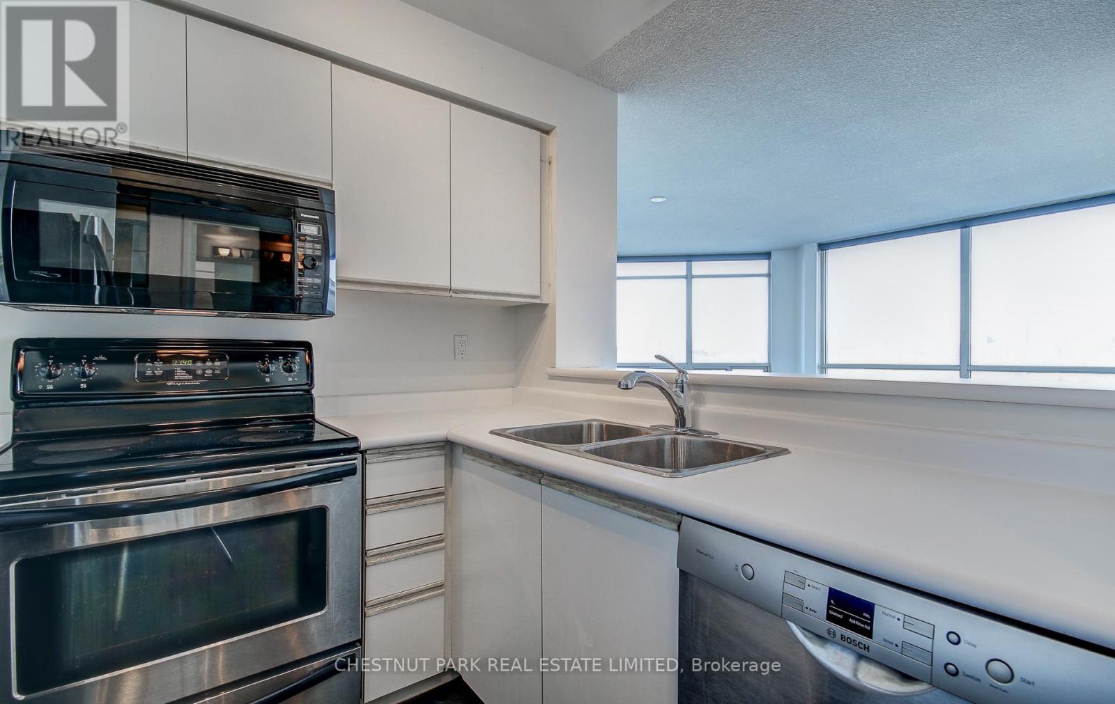 Ph210 - 942 Yonge Street, Toronto, Ontario  M4W 3S8 - Photo 10 - C12772864