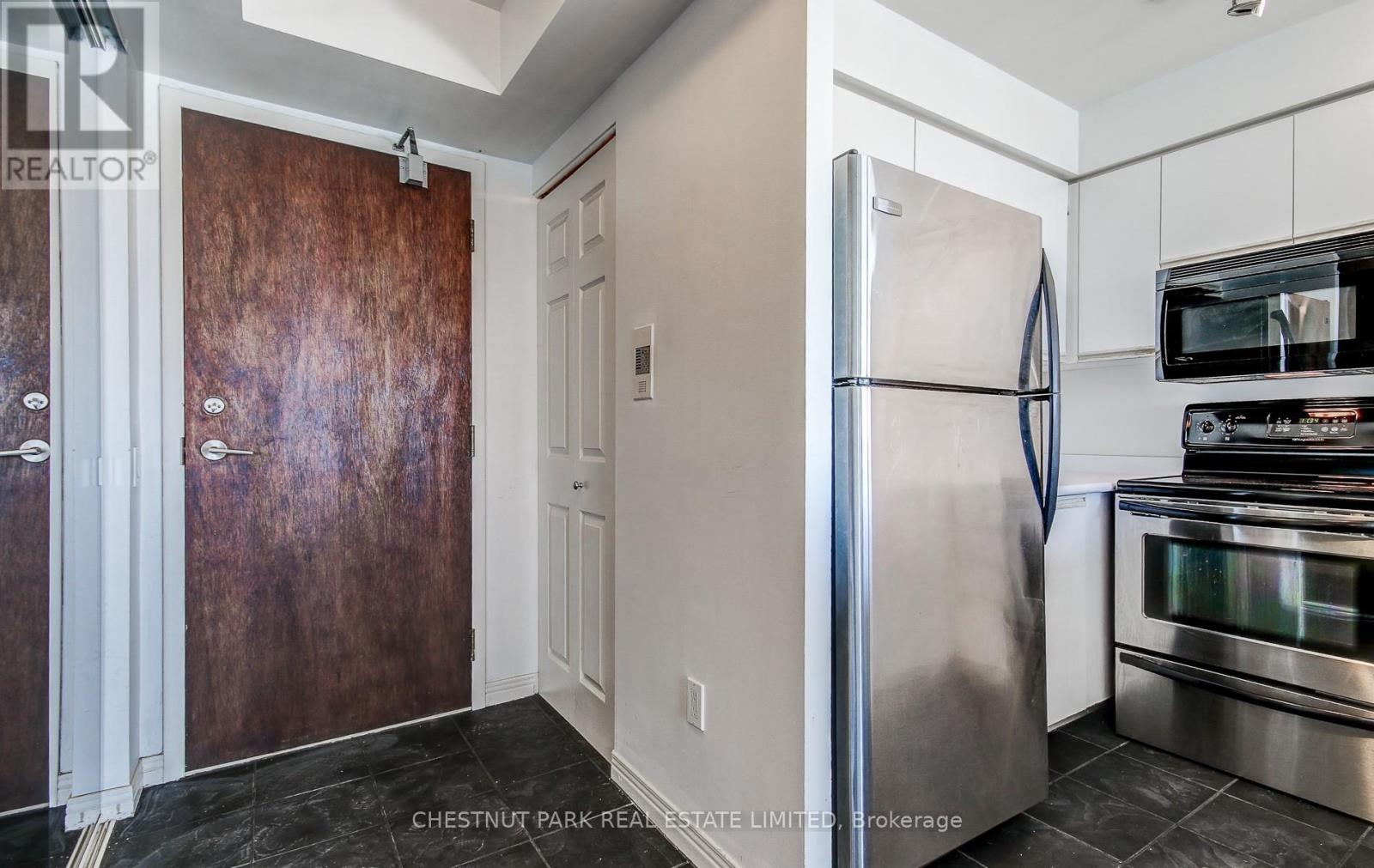 Ph210 - 942 Yonge Street, Toronto, Ontario  M4W 3S8 - Photo 4 - C12772864