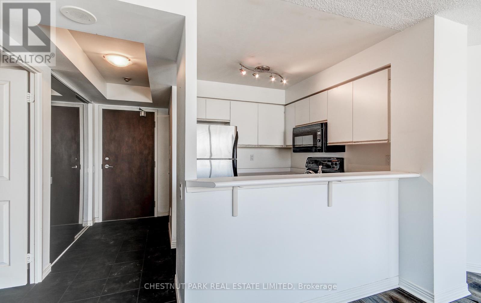 Ph210 - 942 Yonge Street, Toronto, Ontario  M4W 3S8 - Photo 6 - C12772864