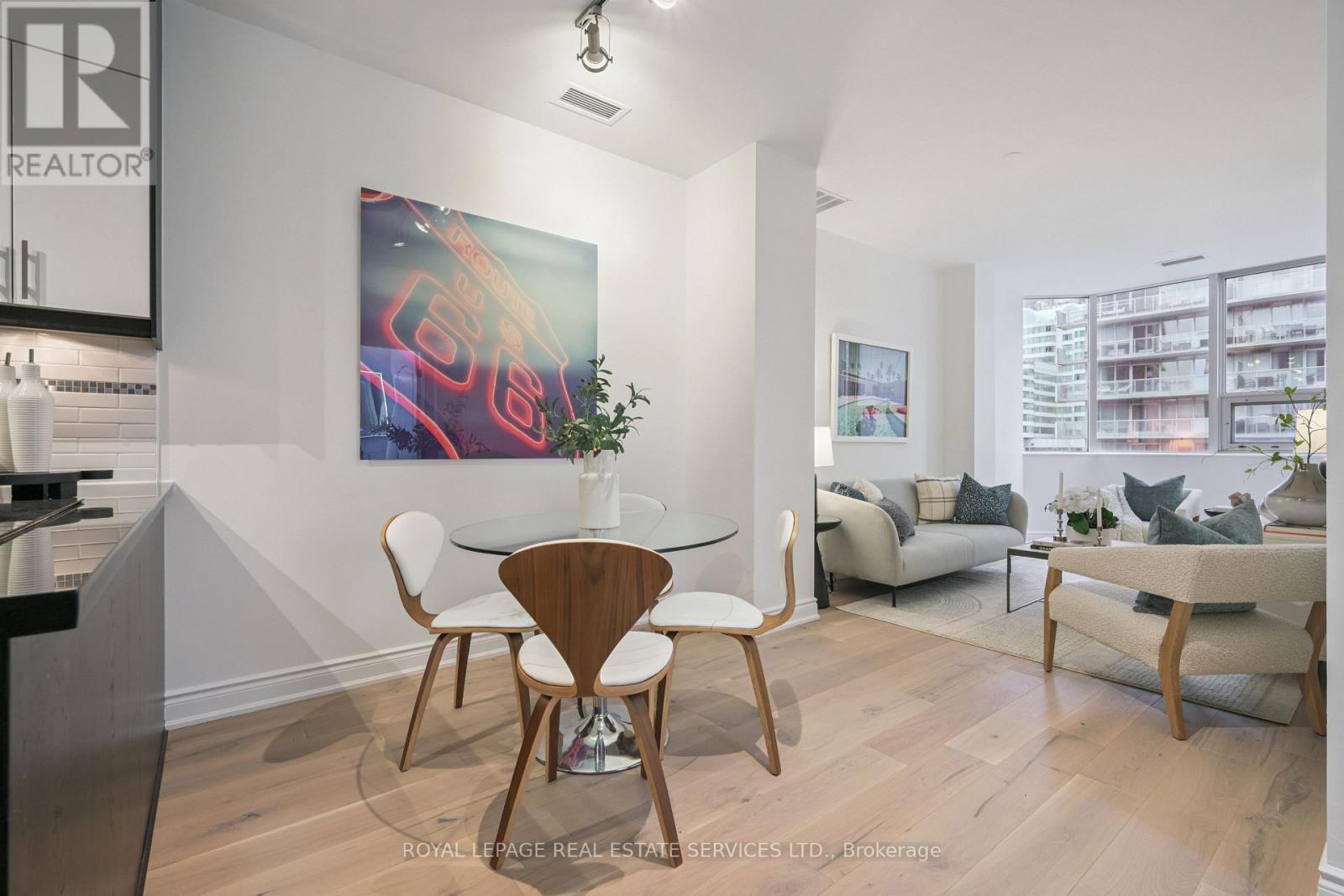 904 - 393 King Street W, Toronto, Ontario  M5V 3G8 - Photo 10 - C12772878