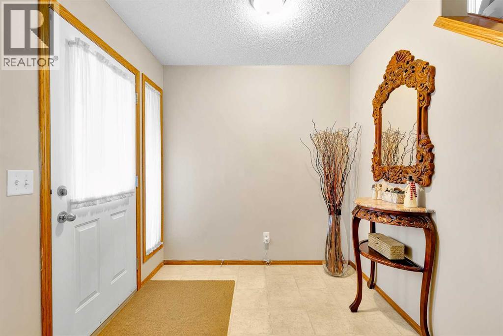 132 Saddletree Close Ne, Calgary, Alberta  T3J 5J1 - Photo 3 - A2278465