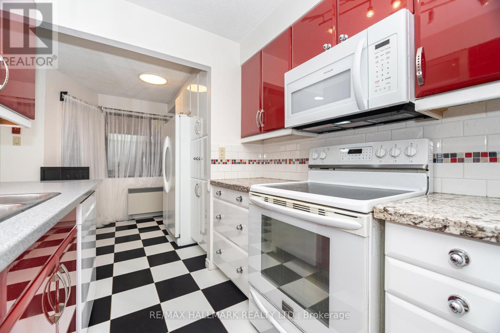 #10 - 2112 Queen Street E, Toronto, Ontario  M4E 1E2 - Photo 11 - E12772716