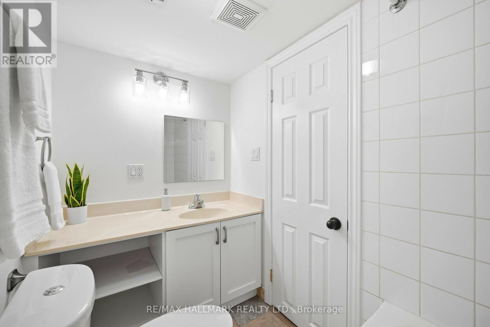 4a Holborne Avenue, Toronto, Ontario  M4C 2P9 - Photo 40 - E12772720