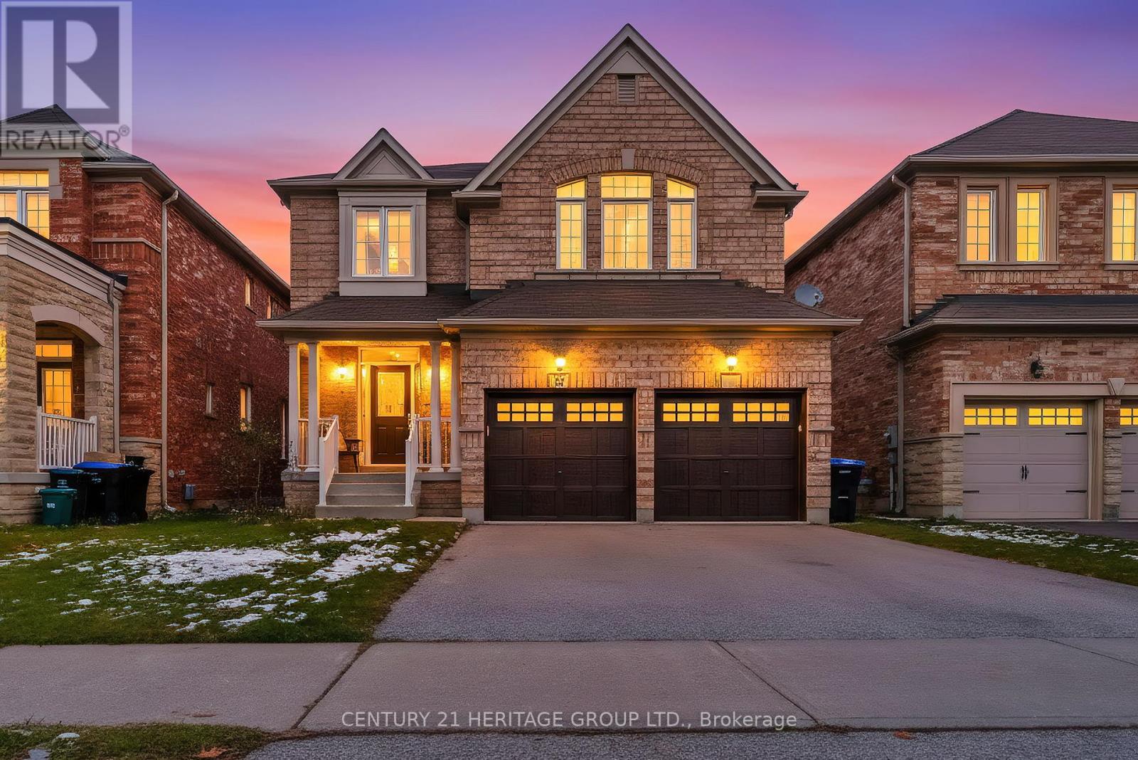 32 Amberwing Landing, Bradford West Gwillimbury (Bradford), Ontario  L3Z 0H9 - Photo 2 - N12772682