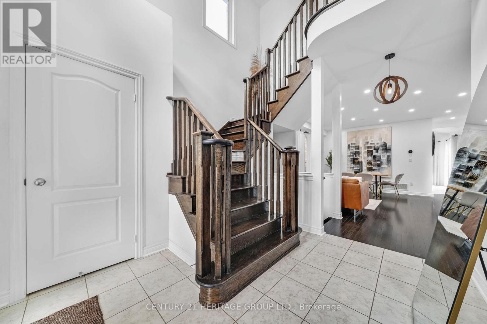 32 Amberwing Landing, Bradford West Gwillimbury (Bradford), Ontario  L3Z 0H9 - Photo 3 - N12772682