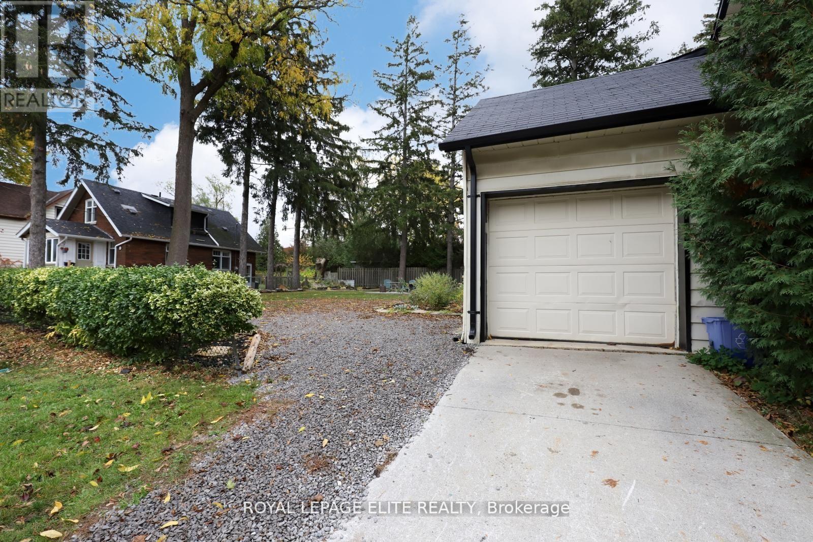 18-20 Reuben Street, Aurora, Ontario  L4G 2M2 - Photo 5 - N12772728