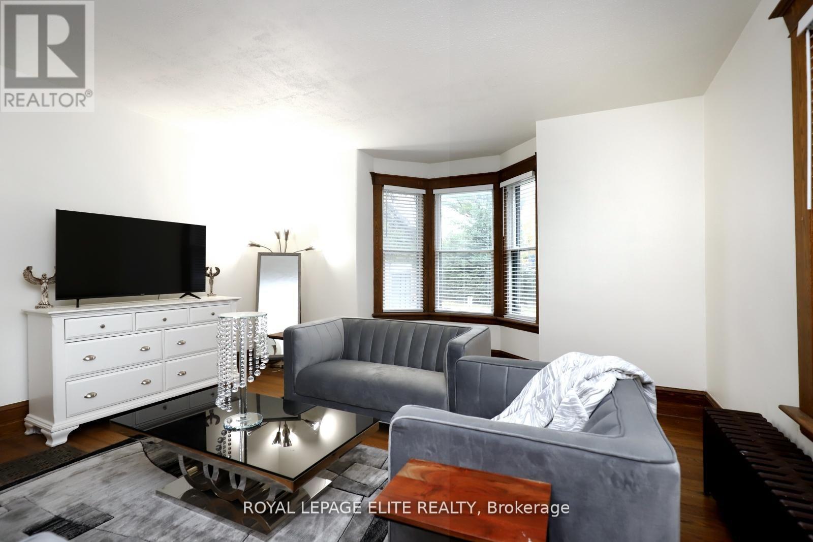 18-20 Reuben Street, Aurora, Ontario  L4G 2M2 - Photo 7 - N12772728