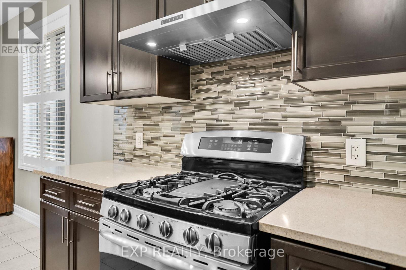 6 Mcmahon Court, Richmond Hill, Ontario  L4E 0T6 - Photo 14 - N12772756