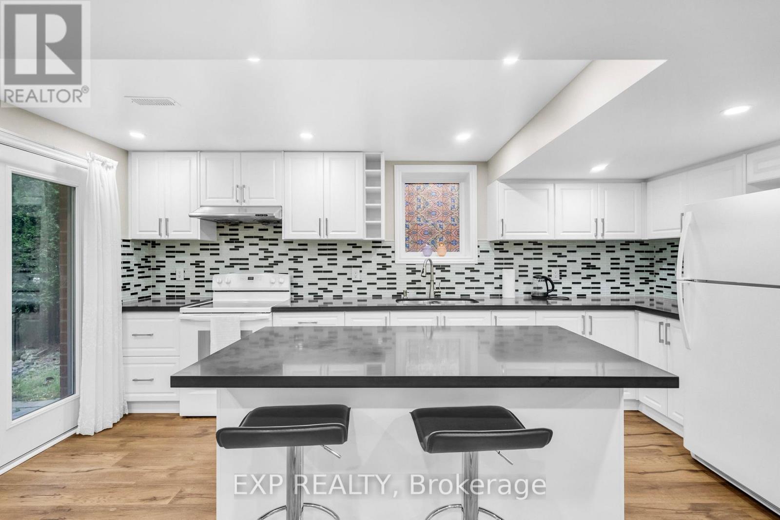 6 Mcmahon Court, Richmond Hill, Ontario  L4E 0T6 - Photo 39 - N12772756