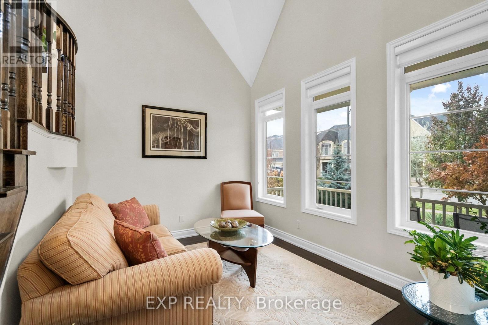 6 Mcmahon Court, Richmond Hill, Ontario  L4E 0T6 - Photo 4 - N12772756